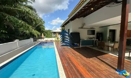 Casa recém reformada no alphaville litoral norte 1 com 462m² de terreno e 271m² de área construída, fino acabamento, porteira fechada
