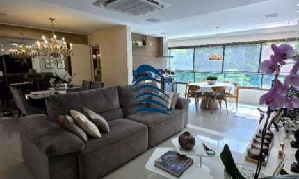 Parque Tropical ? Pituaçu Luxuoso apartamento de 4 suítes + Dependência completa, 155 m², andar baixo, decorado, ar condicionado, fechamento em Reiki,  3 vagas.