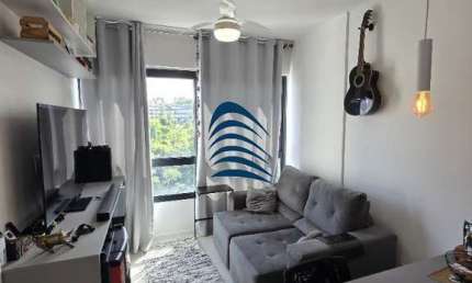 Excelente apartamento na Barra, quarto e sala, porteira fechada, 29m2, 01 banheiro, 01 vaga de garagem, móveis planejados, geladeira, ar condicionado,