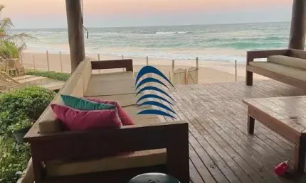 Casa Duplex Pé na areia em Jauá  Casa espetacular com 7 suítes, São 1200 m2 de área total cercada de mar e verde, Pé na areia, em uma das melhores praias da Bahia! PORTEIRA FECHADA