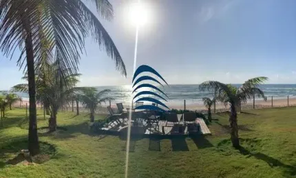 Casa Duplex Pé na areia em Jauá  Casa espetacular com 7 suítes, São 1200 m2 de área total cercada de mar e verde, Pé na areia, em uma das melhores praias da Bahia! PORTEIRA FECHADA