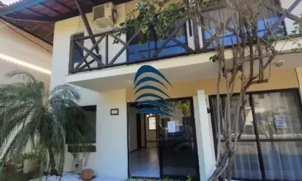 Imóvel localizado na rua Flamengo, Itapuã.  Possui 4/4  sendo um deles suíte, mais dependência completa,   Nascente total