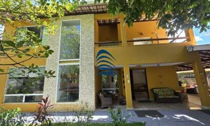 Casa em Jaguaribe, aconchegante, 5/4 com duas suítes e mais uma dependência completa, 600m² de terreno, 420m de área construída, a 150 metros da praia