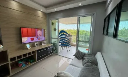 Apartamento com 67m2, 2/4 com suíte, varanda, ar-condicionado nos quartos, andar baixo, 1 vaga de garagem coberta.