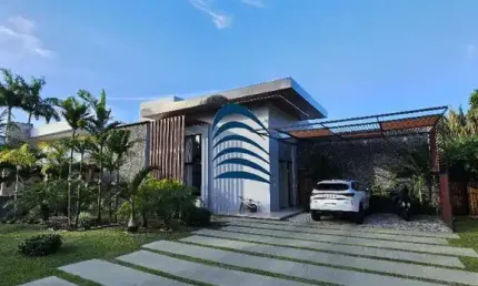 Casa Moderna Térrea à Venda no Condomínio Vida Marina, Busca Vida, Camaçari | 3 Suítes no Térreo | Piscina com Cascata e Área Gourmet | Terreno 100% P