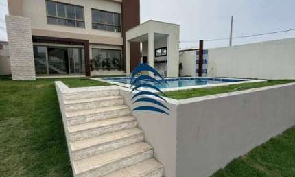 Casa com fino acabamento em Av. Priscila Dutra - Vilas do Atlântico