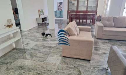 Apartamento amplo, 3/4 sendo duas suítes, porteira fechada, 170m2, 03 banheiros, térreo, armários, e a suíte master com closet, 01 vaga de garagem.