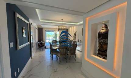 GOLF QUATRO RODAS - Casa Duplex - 4 suítes - Closets- Home Office - Sala de TV- ENERGIA SOLAR - Área gourmet com churrasqueira  -Piscina- Jardim - Fino acabamento- Porteira Fechado.