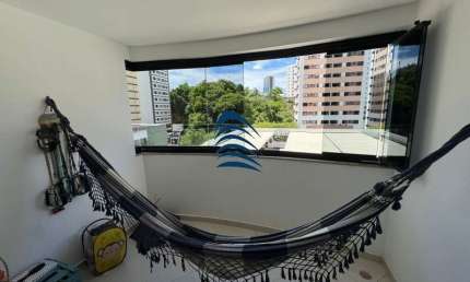 Apartamento no STIEP com 76,57m2, 3/4 com suíte, banheiro social, cozinha com armários, varanda fechada com reiki, andar baixo, posição solar Norte/sul