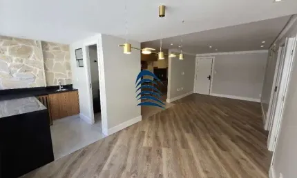Apartamento 2 suítes Alphaville I, nascente, andar intermediário, 68m2, com 2 banheiros, reformado, lavabo, varanda integrada, 2 vagas de garagem.  Pi