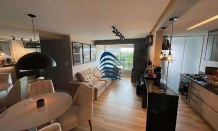 Excelente apartamento 2 quartos com suite, finamente decorado e reformado, Nascente, com 71m².