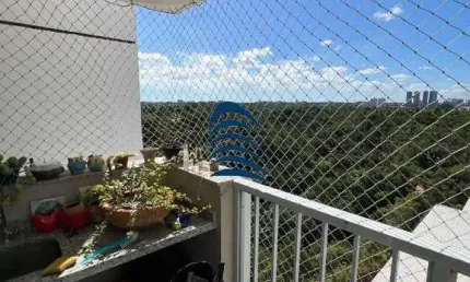 CONDOMÍNIO VISTA PATAMARES   Apartamento com 67m2, 2/4 com suíte, varanda, ar-condicionado nos quartos, intermediário , 1 vaga de garagem coberta