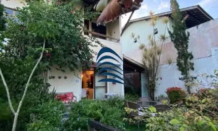 Belíssima casa duplex em condomínio em Stella Maris, casa nascente, excelente localização, composta pavimento térreo: varanda frontal e lateral