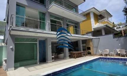 Luxuosa casa em Alphaville I, com área gourmet, piscina privativa e sauna.