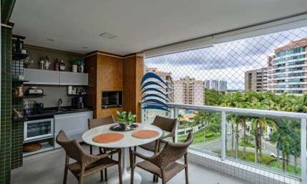 Forest Ville - Alphaville I, apartamento com 3 suítes, sendo a Master com closet, sala ampla, lavabo, varanda gourmet com churrasqueira a carvão.