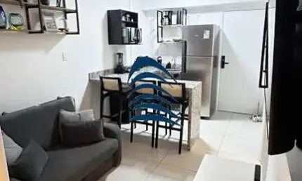 Quarto e sala com varanda no edifício blue barra, 36m², nascente, finamente decorado, armários, mobiliado, climatizado, porteira fechada.