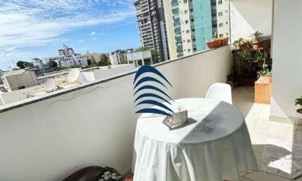 COSTA AZUL  Excelente quarto e sala, 52 m2, nascente, varanda, suíte, vista mar parcial, área de serviço conjugada com a cozinha, 01 vaga de garagem.