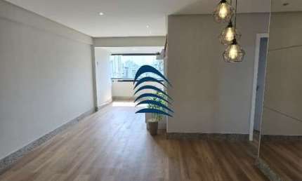 Excelente apartamento na centenario com dois quartos sendo um suíte, 63 m2, varanda integrada com fechamento em reike e tela de segurança, cozinha conta com armários e cooktop, ar condicionado em um d