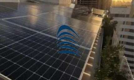 Cobertura 5/4 sendo 2 suítes na Pituba, ventilada, norte/sul, 235m2, com energia solar, 3 vagas de garagem cobertas!  Piso inferior: Sala de estar/jan