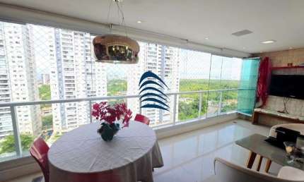 Apartamento 3 suítes, sendo a master com closet, lavabo, varanda gourmet com churrasqueira, cozinha e área de serviço.