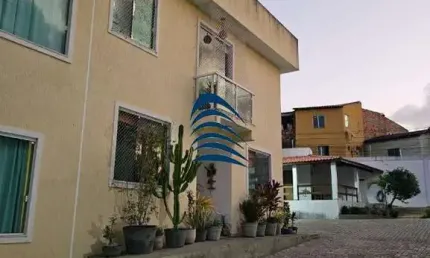Apresentamos uma excelente oportunidade de casa em condomínio fechado no centro de Lauro de Freitas, ideal para quem busca conforto, segurança e sustentabilidade.