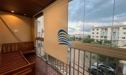 Excelente apartamento em Buraquinho, 57 m², 2/4,  nascente, vista livre, reformado, porcelanato, teto com rebaixamento em gesso e projeto de iluminação em LED,