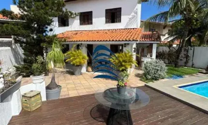 Casa 5/4 em villas  370 m² de área construída  450 m² de terreno 5/4 com 3 suítes sendo a master com closet e banheira  piscina