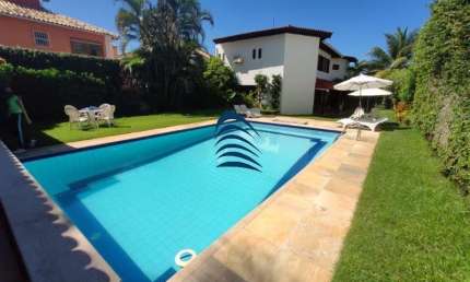 Casa 4/4, 2 suítes,  varanda em dois quartos, salas, bar, sauna, piscina