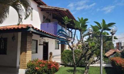 Casa em Piatã, pronta pra morar, 05 quartos sendo 02 suítes, 100 m da praia de Piatã