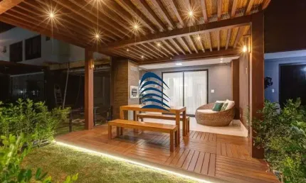 Excelente casa 3/4 sendo uma suíte, em Patamares!   Fica num village de 8 casas na Avenida Tamburugy, finamente decorado