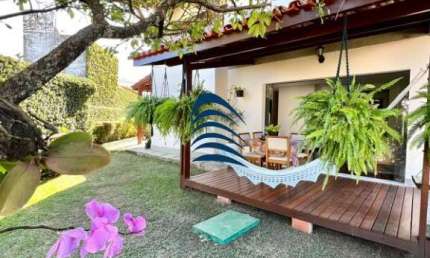 Excelente casa  à venda em condomínio no Itaigara com 6/4 sendo 4 suítes