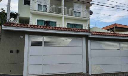 Sobrado para venda possui 180 metros quadrados com 3 quartos