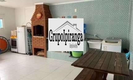Sobrado com 3 dormitórios sendo 1 suíte, churrasqueira e 3 vagas de garagem com portão automático.