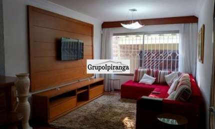 Sobrado a 450 m do metro Santos Imigrantes, com 3 dormitórios sendo 1 suíte, quintal e 2 vagas de garagem.