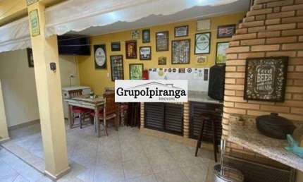 Sobrado com edícula,  Área Gourmet e Churrasqueira, 3 dormitórios,1 suíte com closet  e 2 vagas.