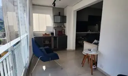 Apartamento com Varanda Gourmet e ponto Grill, 2 dormitórios sendo 1 suíte e 2 vagas de garagem.