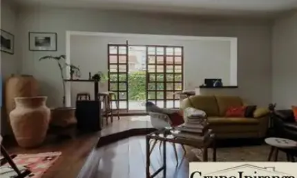 Casa com 3 quartos (1 suíte e closet) e garagem para 2 veículos