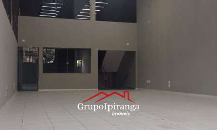 Prédio comercial, entre os metrôs Praça da Árvore e Santa Cruz