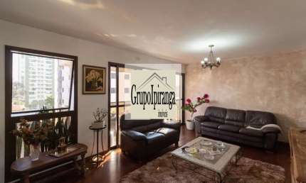 Apartamento com Varanda, 3 quartos, sendo 1 suíte e duas vagas de garagem.