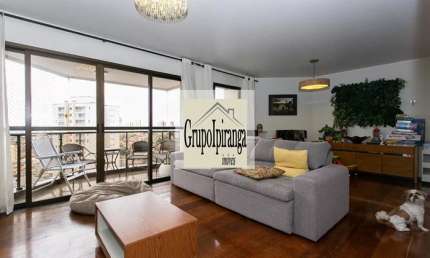 Apartamento com Varanda, 3 quartos, sendo 1 suíte e duas vagas de garagem.