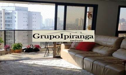 Apartamento com Varanda, 3 quartos, sendo 1 suíte e duas vagas de garagem.