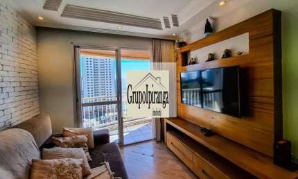 Apartamento com sacada, 3 dormitórios sendo 1 suíte, e 2 vagas de garagem.