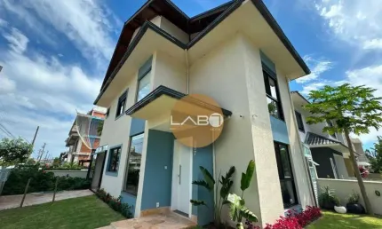 Casa com 3 Dormitórios à Venda no Jardim Nova Cachoeira – Espaço, Conforto e Lazer Privativo a 800m do Mar!