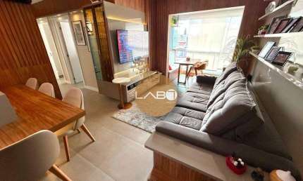 Apartamento 3 dormitórios sendo 1 suíte a somente 300 metros do mar na Praia de Canasvieiras