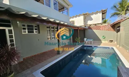 Casa em Mongaguá, bairro Jardim Marabá, vista para o mar, 4 dormitórios sendo 1 suíte, lazer com salão de jogos e piscina com cascata.