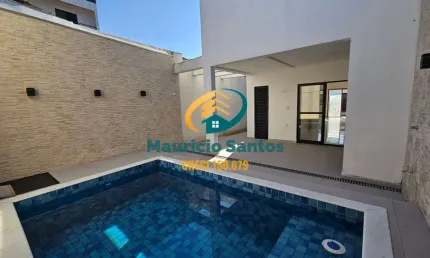 Sobrado Geminado em Mongaguá, bairro Jardim Aguapeú, Novo e com 3 suítes, lavabos e demais dependências, churrasqueira e piscina privativas!!