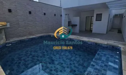 Sobrado Geminado em Mongaguá, bairro Jardim Aguapeú, região central, quadra do mar, excelente padrão, 3 suítes, piscina e churrasqueira.