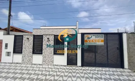 Casa Térrea em Mongaguá, bairro Jardim marina, 3 dormitórios sendo 1 suíte, edícula, piscina e espaço Grill com churrasqueira!!