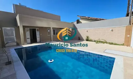 Casa Térrea em Mongaguá, bairro Vila São Paulo, nova e ampla com 3 dormitórios sendo 2 suítes, piscina e churrasqueira para o seu lazer, localizada na quadra da praia.