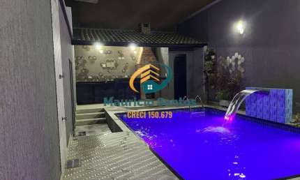 Casa Sobreposta térrea em Praia Grande, bairro Maracanã, 2 dormitórios e demais dependências, 1 vaga, Condomínio fechado, lazer com piscinas e churrasqueira.